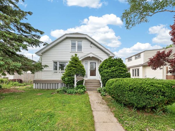 1935 E Howard Ave, Saint Francis, WI 53235