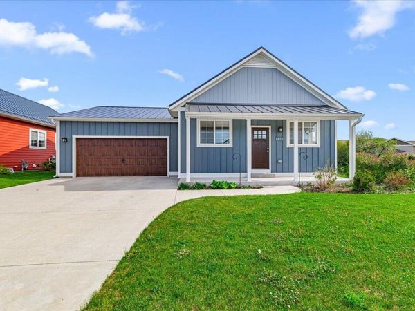 1821 Farm View Dr, Port Washington, WI 53024