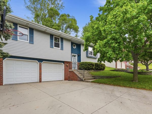1600 Larkspur Ln, West Bend, WI 53090