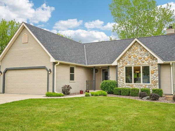 2423 Judith Ln, Waukesha, WI 53188