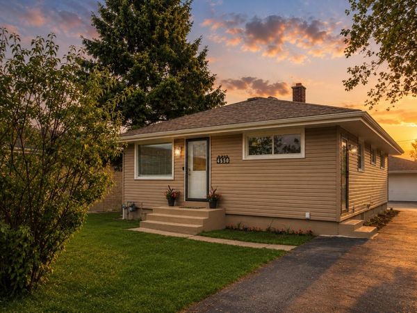 4550 S 47th St, Greenfield, WI 53220
