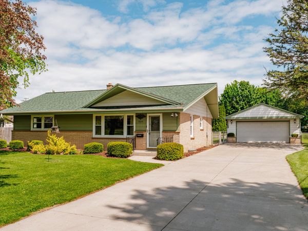 3222 Yorktown St, Caledonia, WI 53404