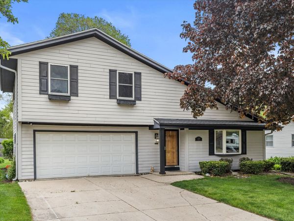 2640 Moraine Ct, Caledonia, WI 53402