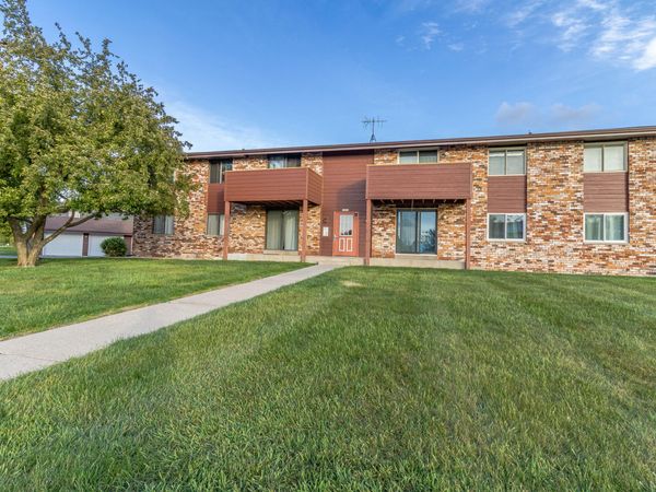 10345 W Whitnall Edge Dr, Unit 101, Franklin, WI 53132