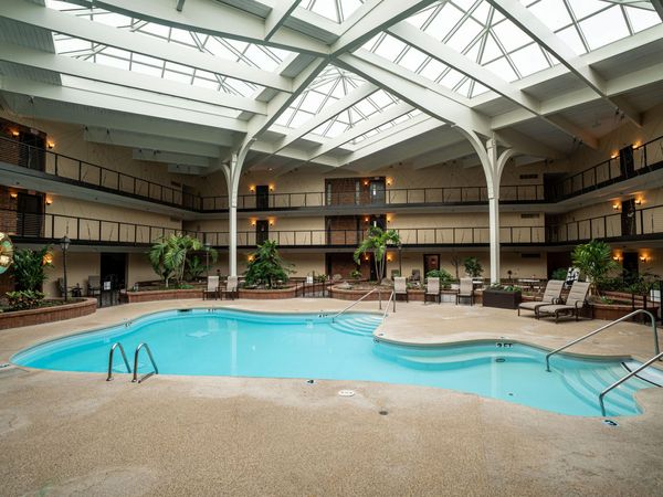 6100 W Stonehedge Dr, Unit 120, Greenfield, WI 53220