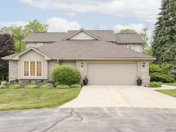 14355 W Lenox Dr, New Berlin, WI 53151