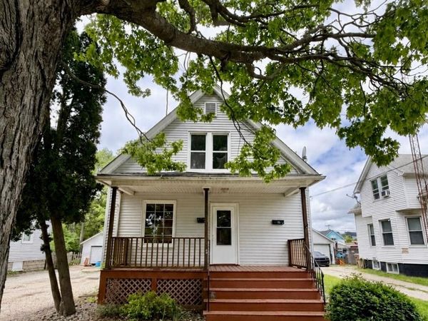 6810 27th Ave, Kenosha, WI 53143