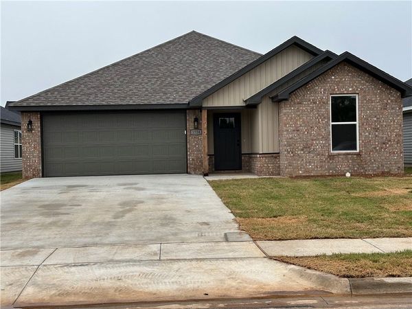 1724 Gerald Shay Road , Gentry, AR 72734