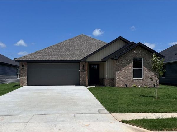 1724 Gerald Shay Road , Gentry, AR 72734