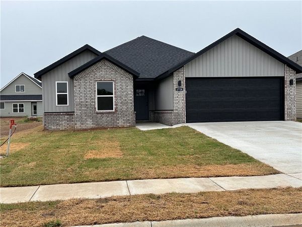 1728 Gerald Shay Road , Gentry, AR 72734