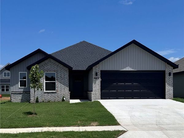 1728 Gerald Shay Road , Gentry, AR 72734