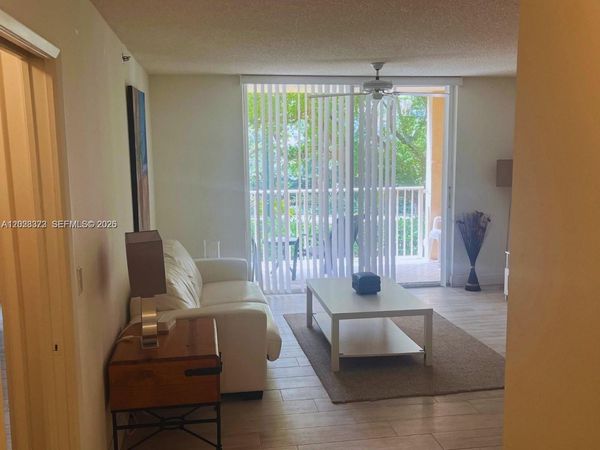 19555 E Country Club Dr, Unit 8206, Aventura, FL 33180