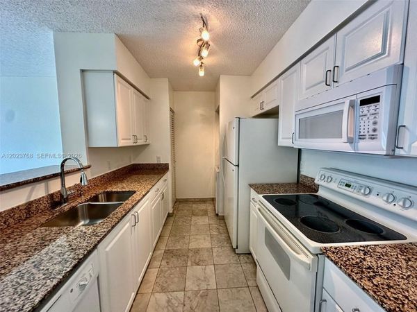 1155 Brickell Bay Dr , Unit 905, Miami, FL 33131