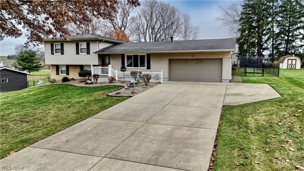 5686 Darletta Street Sw, Navarre, OH 44662 Main Photo