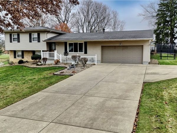 5686 Darletta Street SW, Navarre, OH 44662