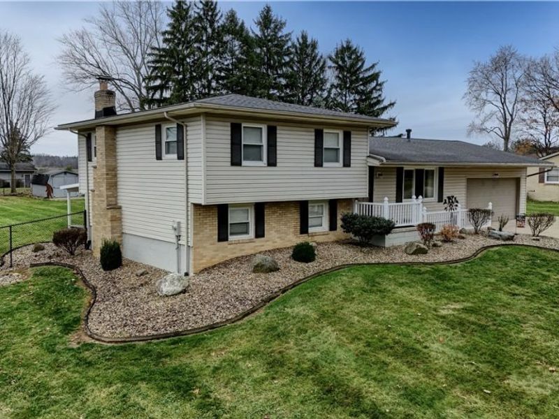 5686 Darletta Street SW, Navarre, OH 44662 Photo 2