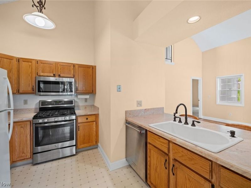 1235 Candlewick Lane, Unit 3-11, Broadview Heights, OH 44147 Photo 5