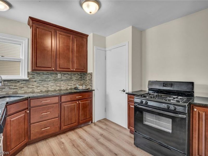 25671 Farringdon Avenue , Euclid, OH 44132 Photo 12
