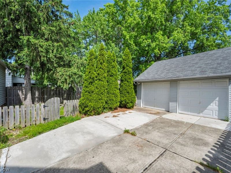 25671 Farringdon Avenue , Euclid, OH 44132 Photo 4