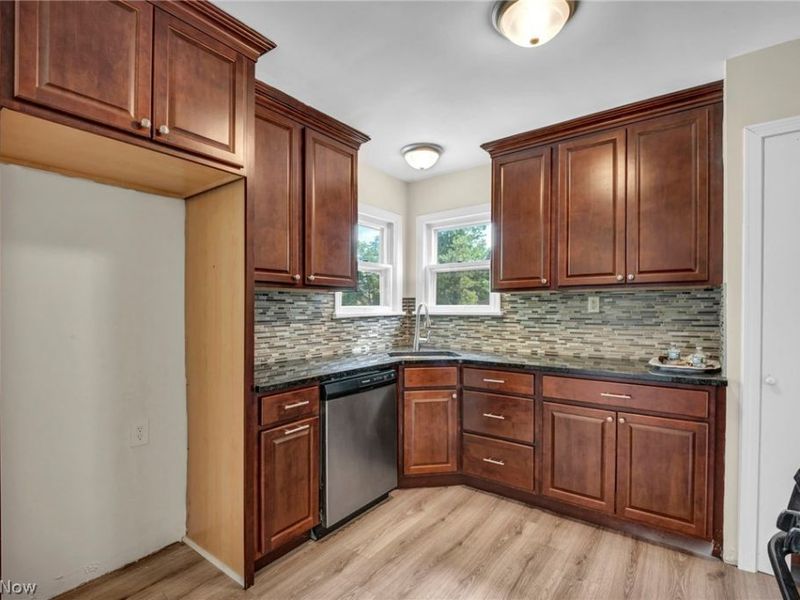 25671 Farringdon Avenue , Euclid, OH 44132 Photo 8