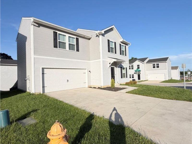 677 Crossings Lane , Akron, OH 44320 Photo 3