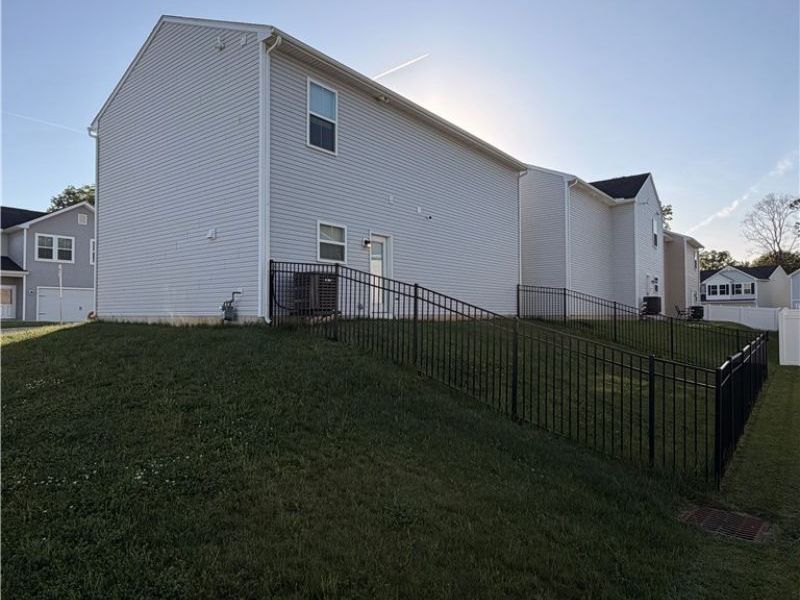 677 Crossings Lane , Akron, OH 44320 Photo 5