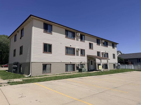 1000-1008 S Crawford Rd, Vermillion, SD 57069