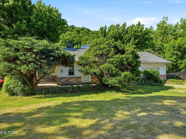 9613 Norris Fwy, Powell, TN 37849