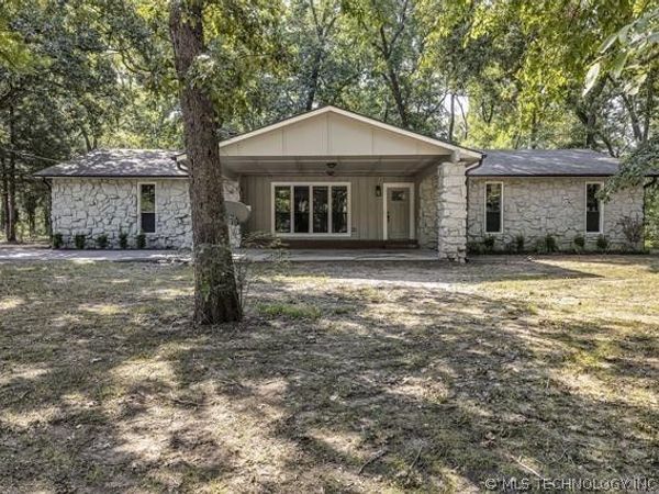 1121 W Line Avenue , Sapulpa, OK 74066