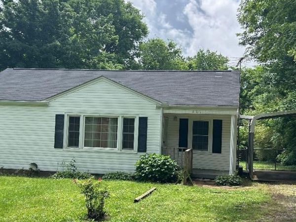 807 W 9th St , Columbia, TN 38401