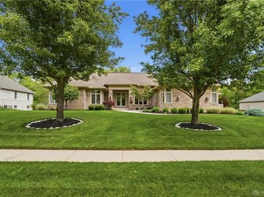 1696 Fox Trail, Sugarcreek Township, OH 45305