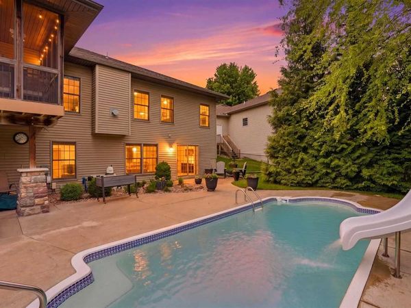 1222 Wild Prairie Dr, Iowa City, IA 52246