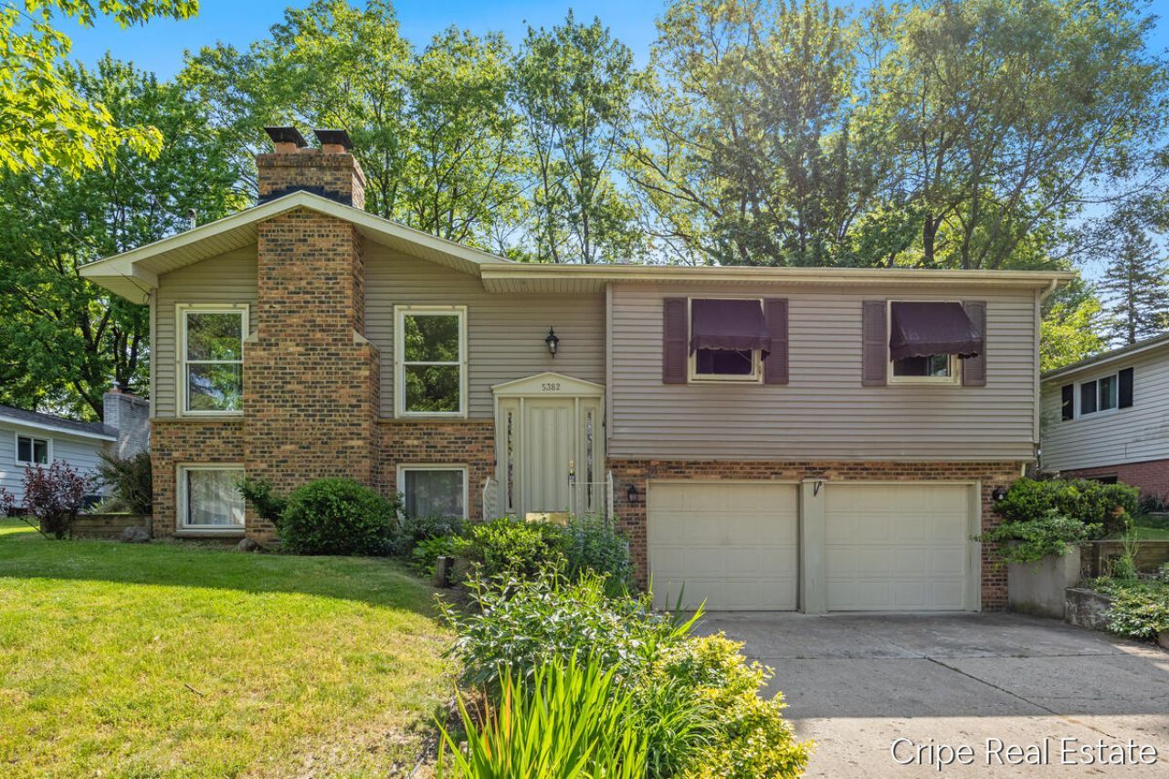 5382 Burgis Avenue Se, Grand Rapids, MI 49508 Main Photo