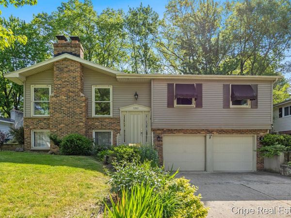5382 Burgis Avenue SE, Grand Rapids, MI 49508