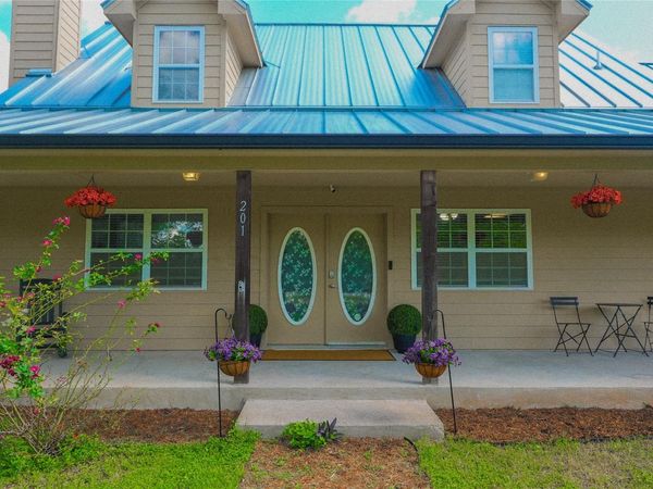 201 E Eggleston ST, Manor, TX 78653