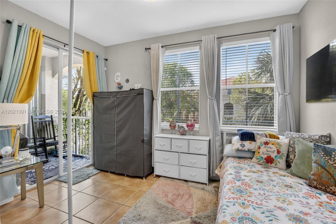 120 Jacaranda Country Club Dr , Unit 205, Plantation, FL 33324 Photo