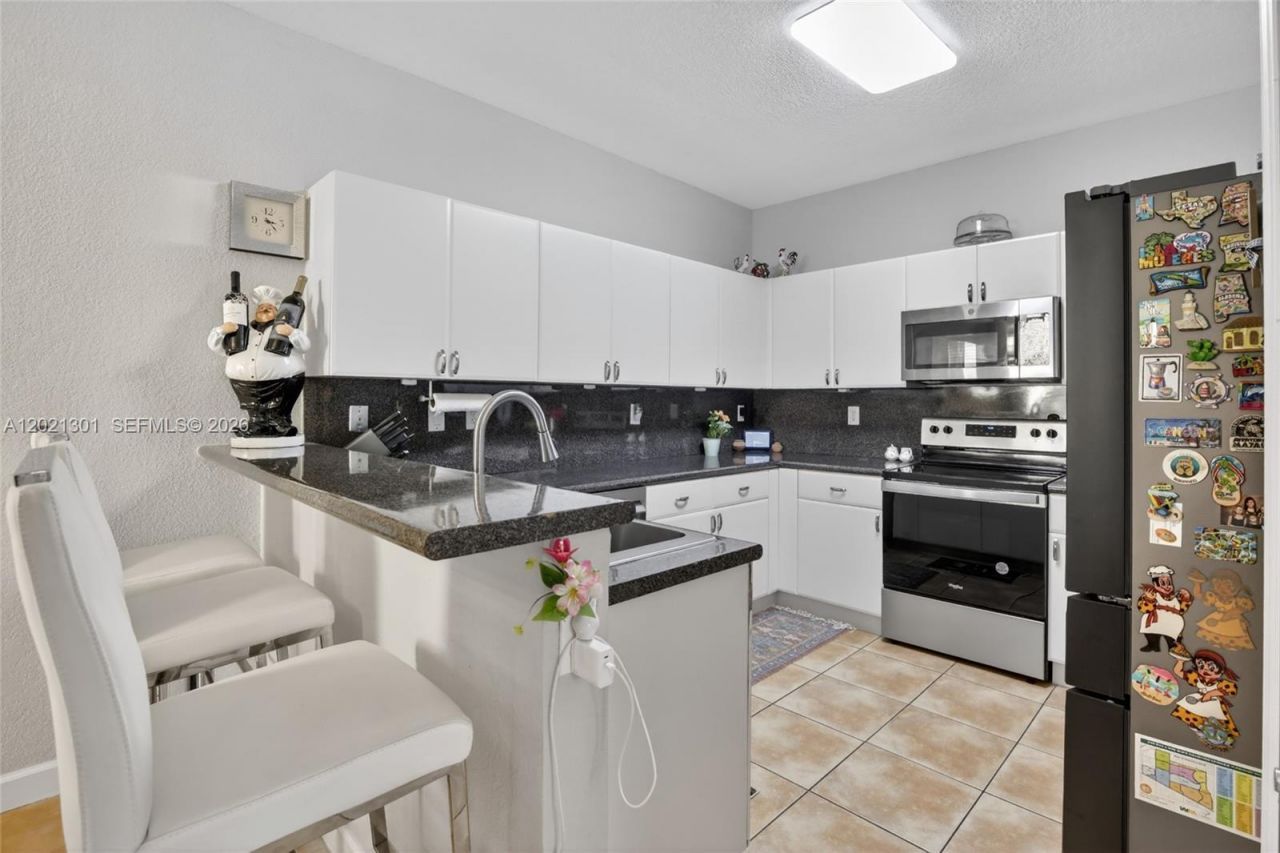 120 Jacaranda Country Club Dr , Unit 205, Plantation, FL 33324 Photo