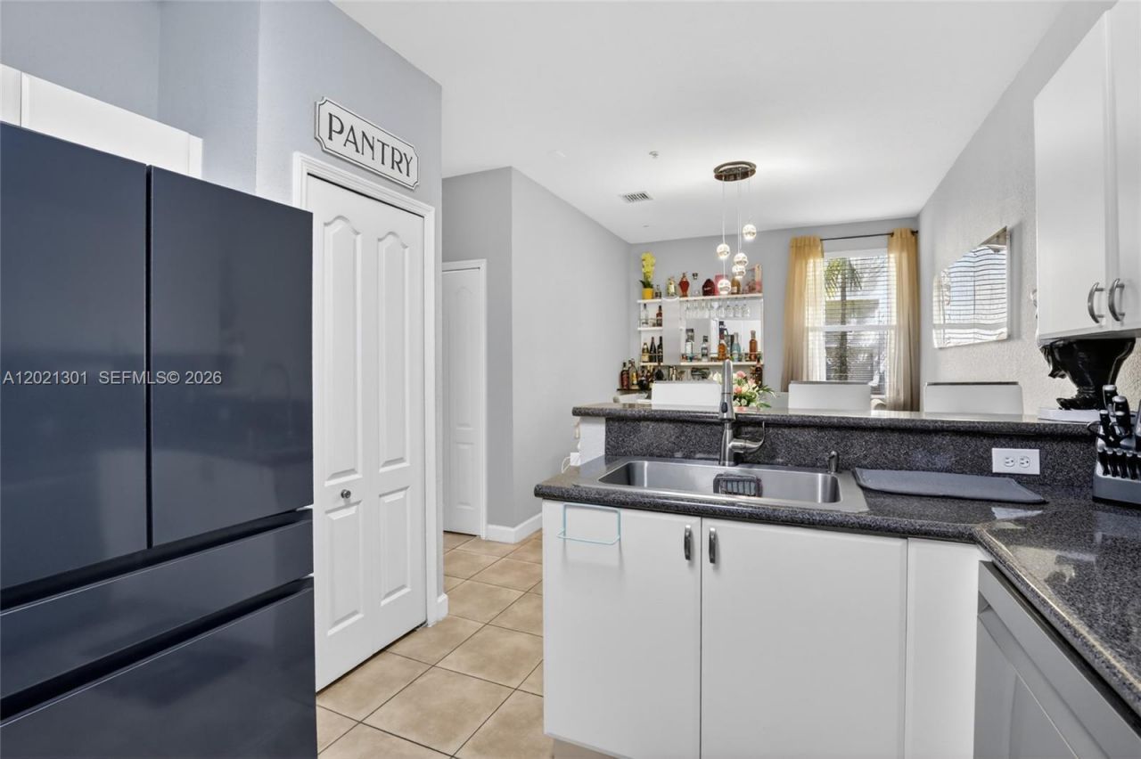 120 Jacaranda Country Club Dr , Unit 205, Plantation, FL 33324 Photo