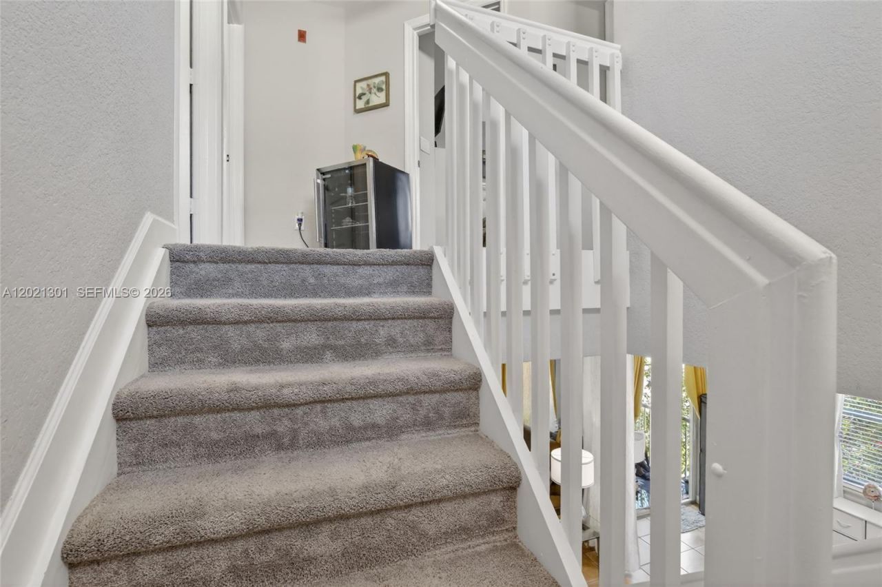 120 Jacaranda Country Club Dr , Unit 205, Plantation, FL 33324 Photo