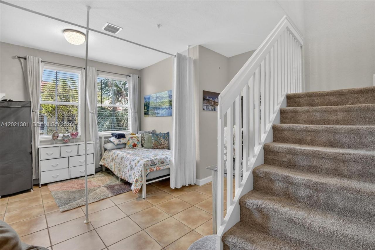 120 Jacaranda Country Club Dr , Unit 205, Plantation, FL 33324 Photo