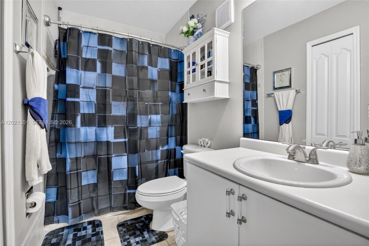 120 Jacaranda Country Club Dr , Unit 205, Plantation, FL 33324 Photo
