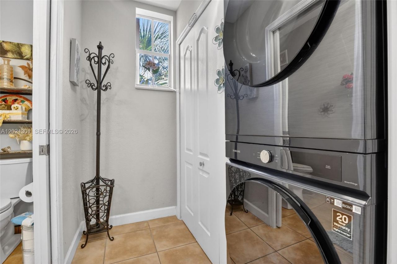 120 Jacaranda Country Club Dr , Unit 205, Plantation, FL 33324 Photo