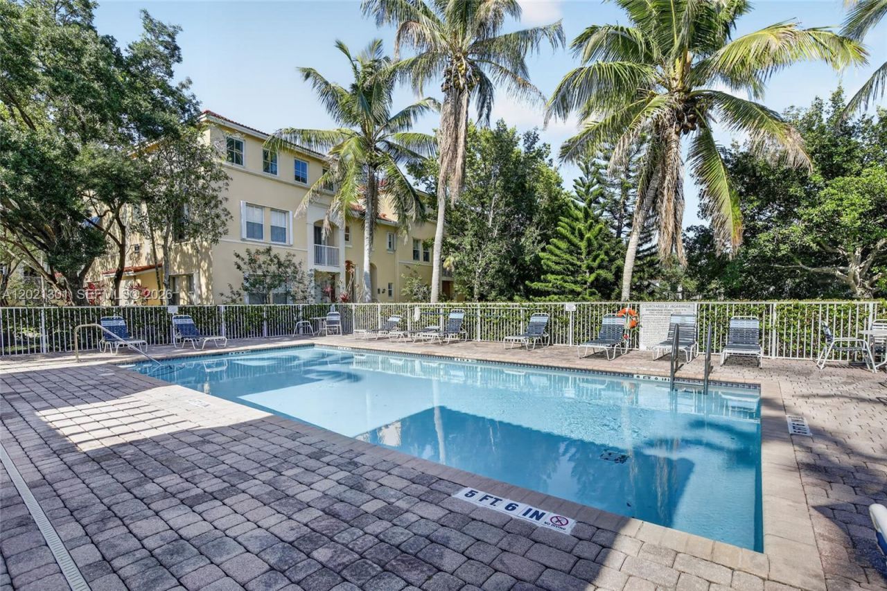 120 Jacaranda Country Club Dr , Unit 205, Plantation, FL 33324 Photo