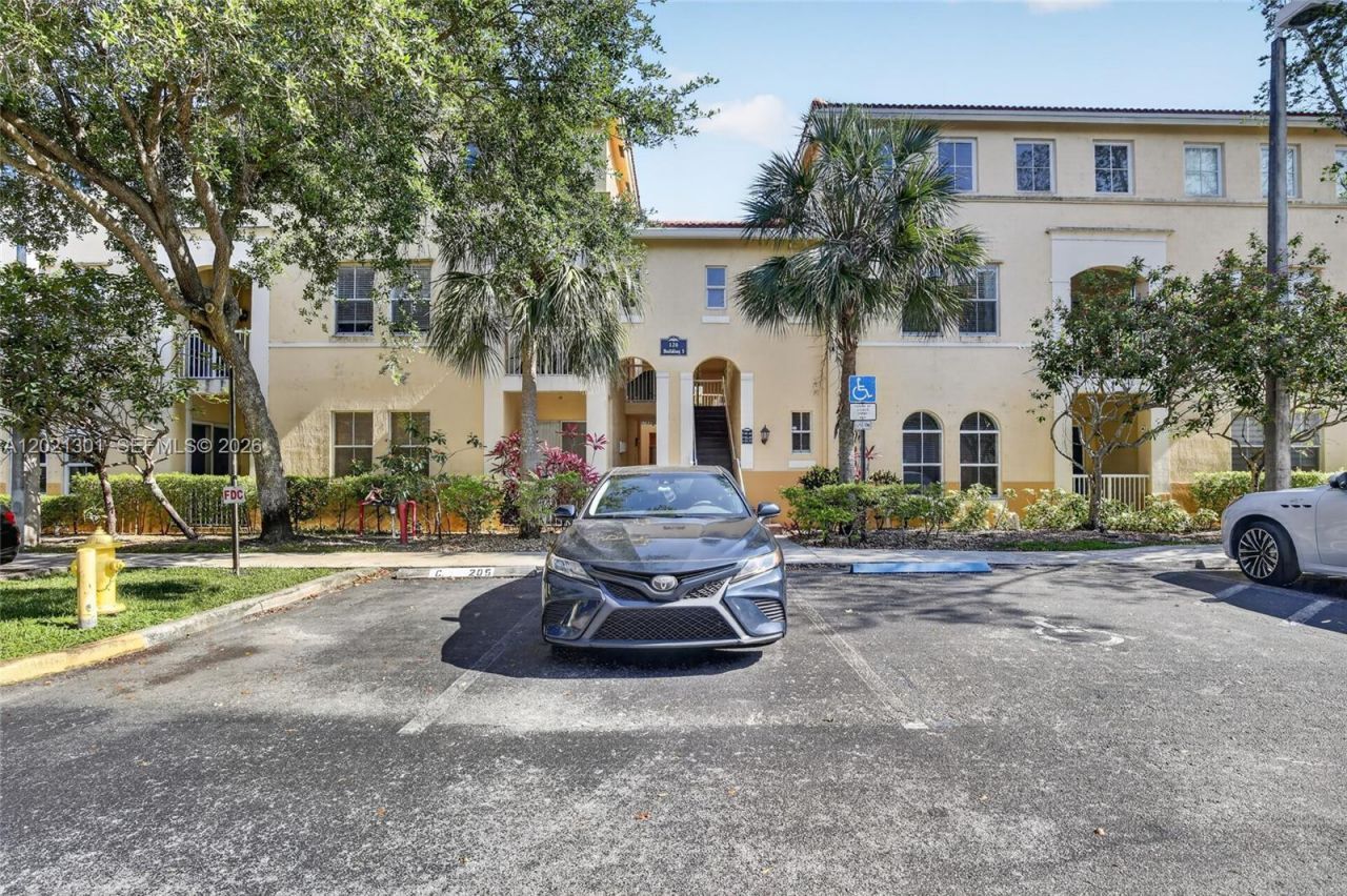 120 Jacaranda Country Club Dr , Unit 205, Plantation, FL 33324 Photo