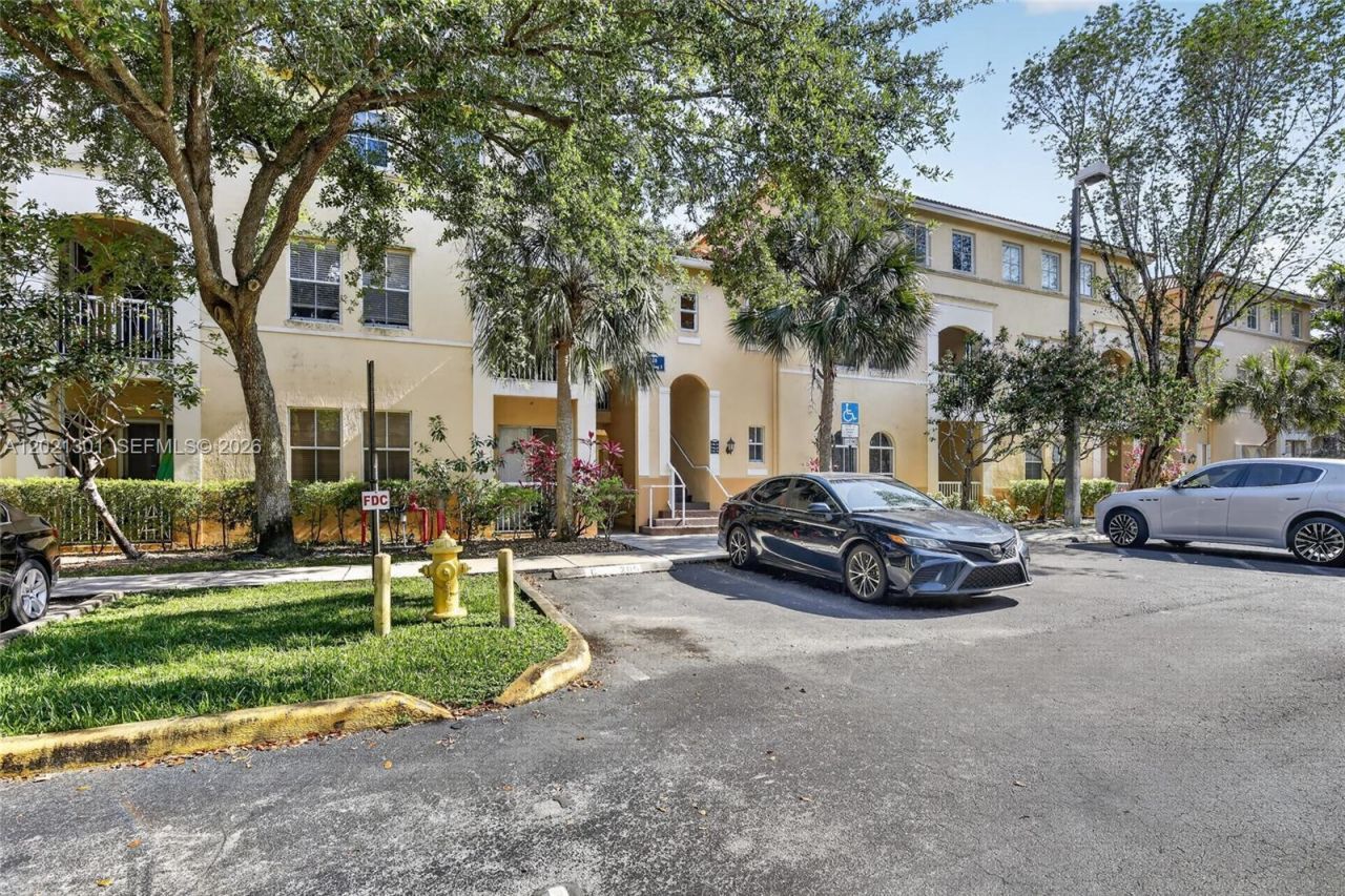 120 Jacaranda Country Club Dr , Unit 205, Plantation, FL 33324 Photo