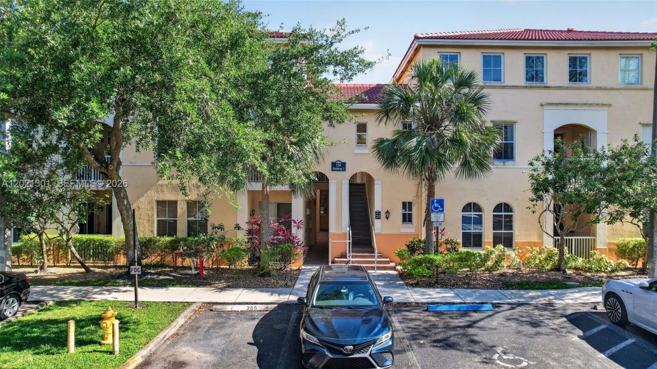 120 Jacaranda Country Club Dr , Unit 205, Plantation, FL 33324 Photo