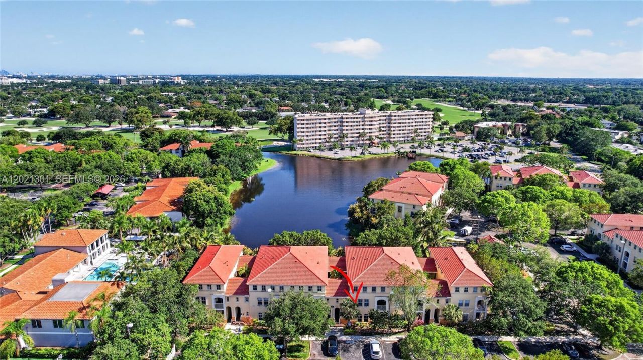 120 Jacaranda Country Club Dr , Unit 205, Plantation, FL 33324 Photo