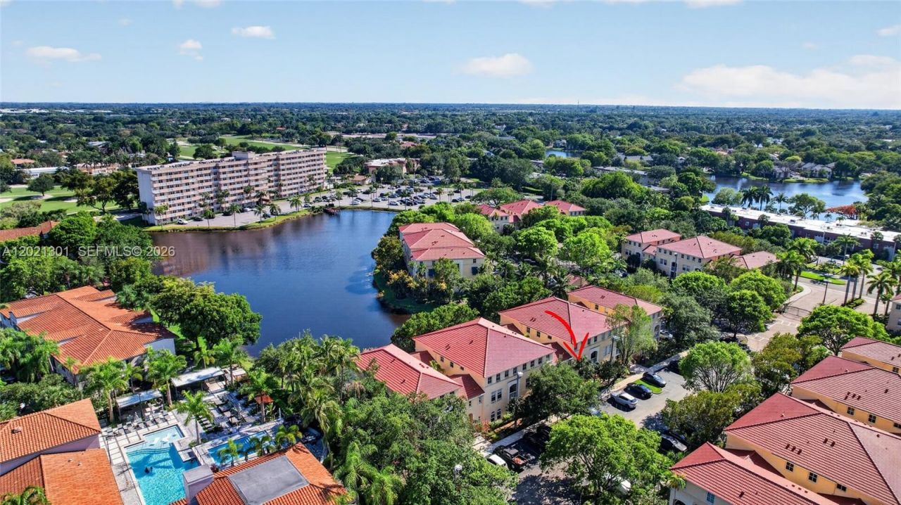 120 Jacaranda Country Club Dr , Unit 205, Plantation, FL 33324 Photo