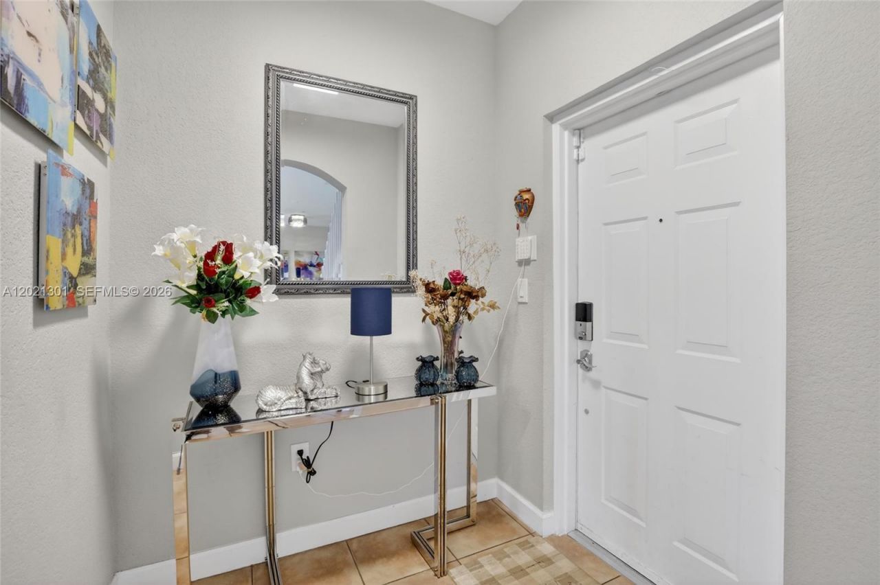 120 Jacaranda Country Club Dr , Unit 205, Plantation, FL 33324 Photo