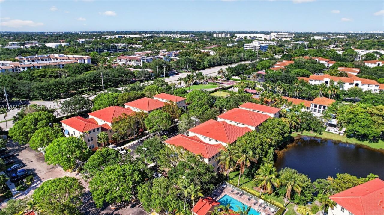 120 Jacaranda Country Club Dr , Unit 205, Plantation, FL 33324 Photo